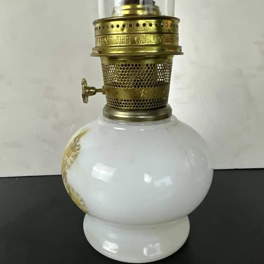 Aladdin American Classic Incandescent‎ Oil Lamp Wheat Flower Model # C-6104M